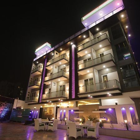 Twin Towers Bed & Breakfast Greater Noida Exterior photo
