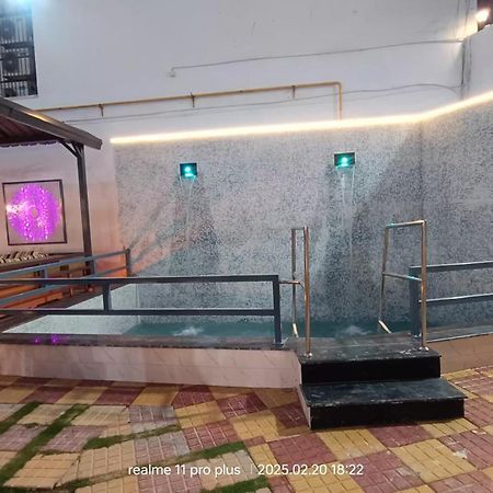Twin Towers Bed & Breakfast Greater Noida Exterior photo