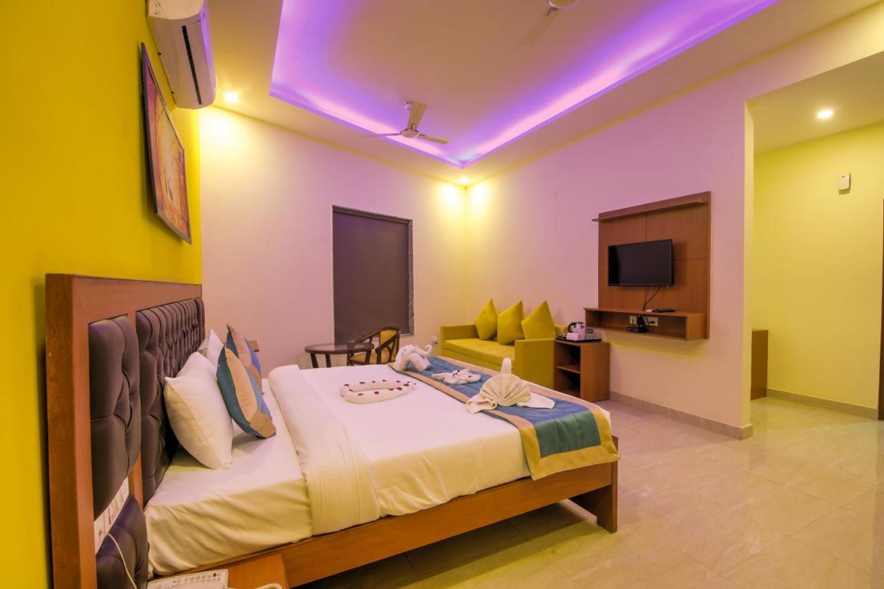 Twin Towers Bed & Breakfast Greater Noida Exterior photo