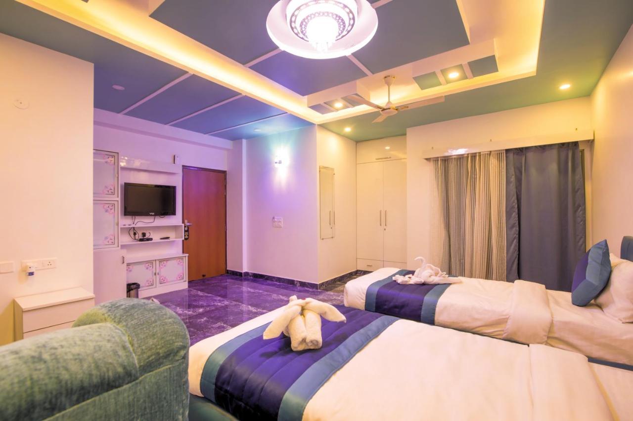Twin Towers Bed & Breakfast Greater Noida Exterior photo