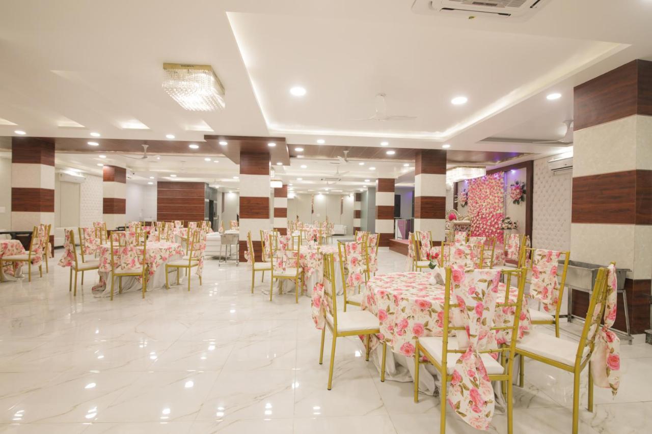 Twin Towers Bed & Breakfast Greater Noida Exterior photo