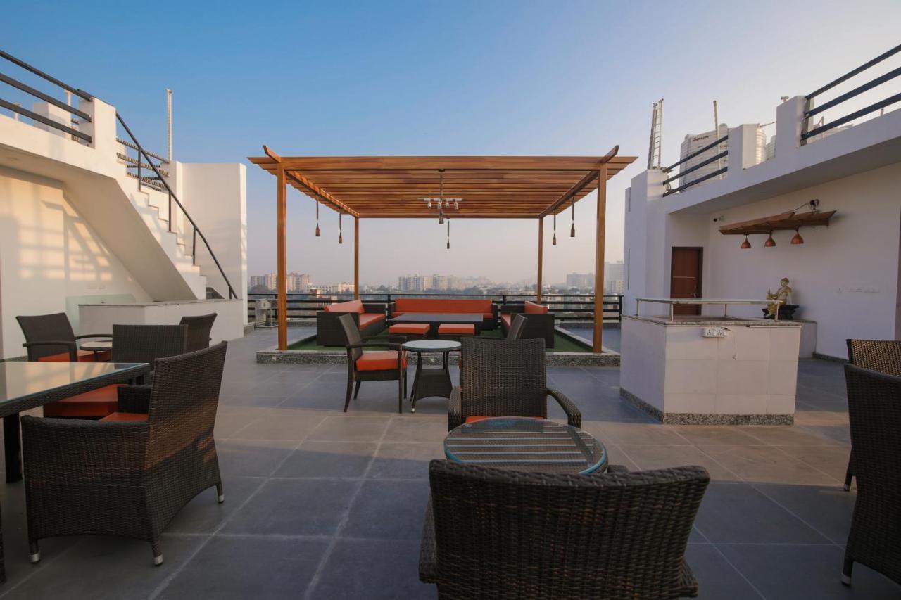 Twin Towers Bed & Breakfast Greater Noida Exterior photo