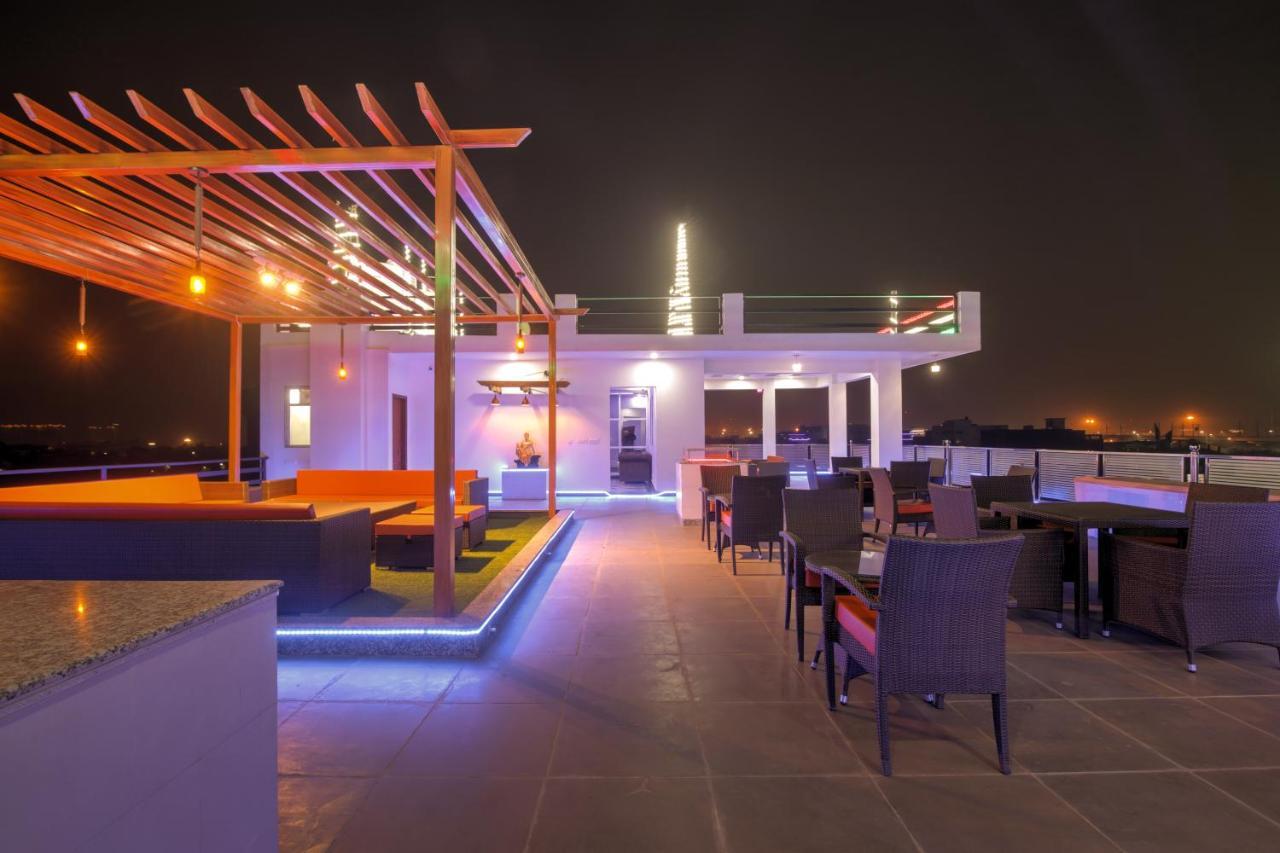 Twin Towers Bed & Breakfast Greater Noida Exterior photo