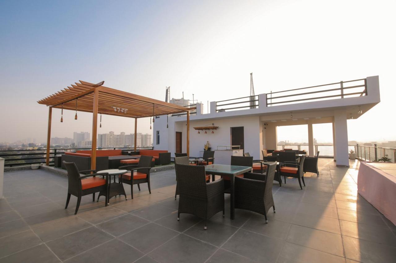 Twin Towers Bed & Breakfast Greater Noida Exterior photo