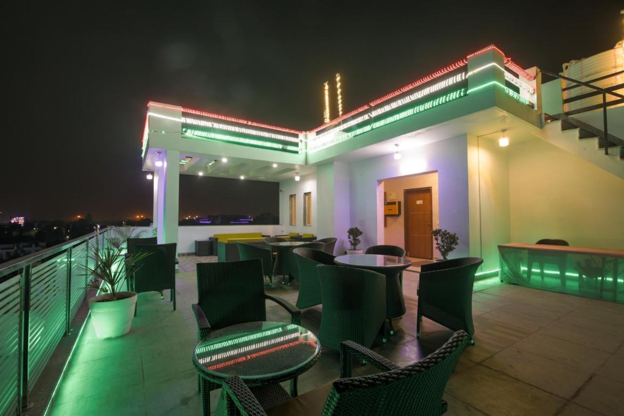 Twin Towers Bed & Breakfast Greater Noida Exterior photo