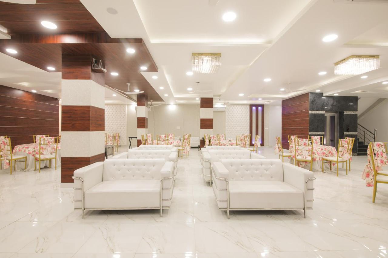 Twin Towers Bed & Breakfast Greater Noida Exterior photo