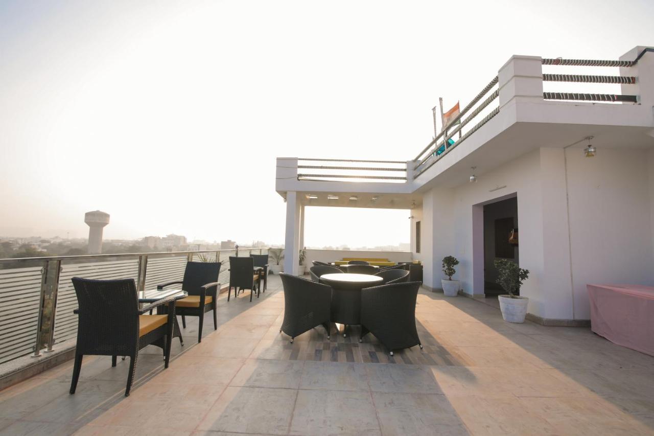 Twin Towers Bed & Breakfast Greater Noida Exterior photo