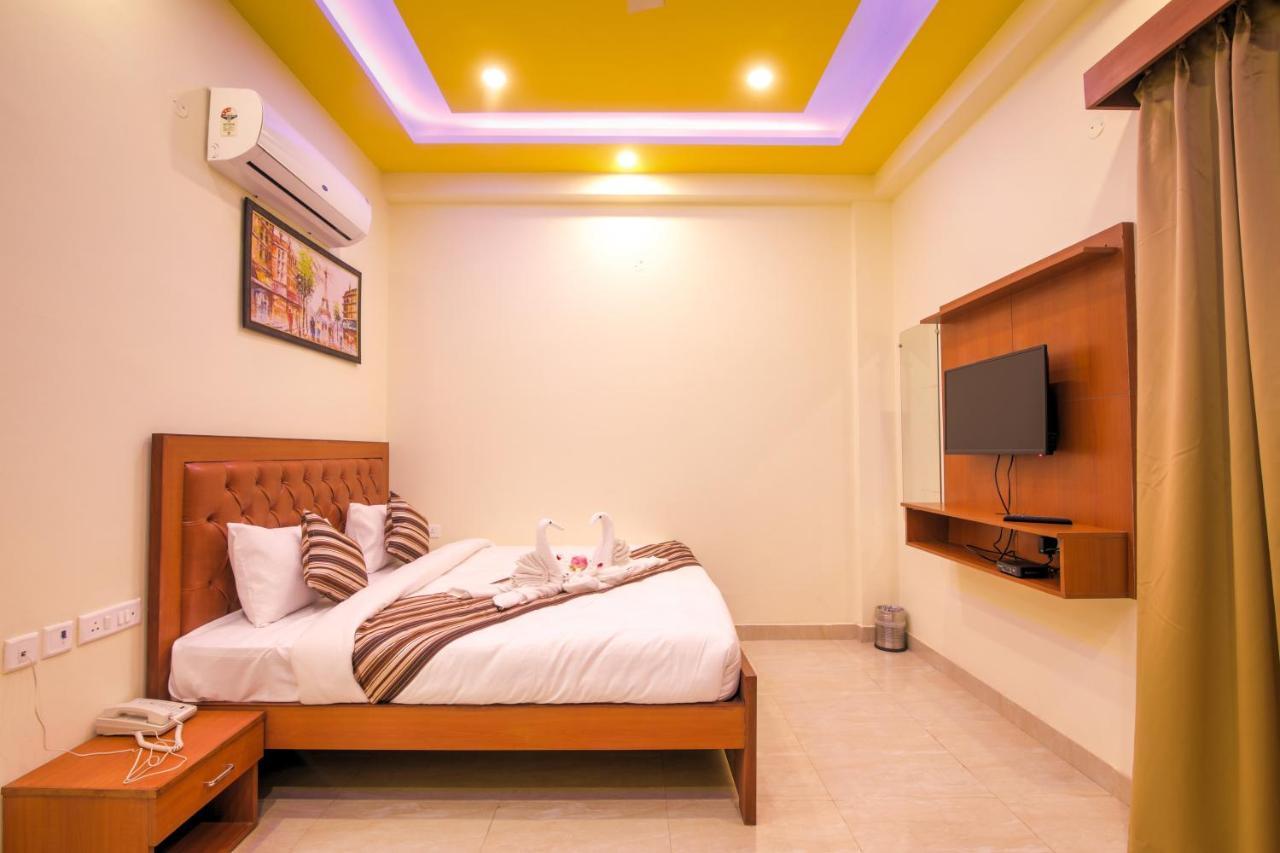 Twin Towers Bed & Breakfast Greater Noida Exterior photo
