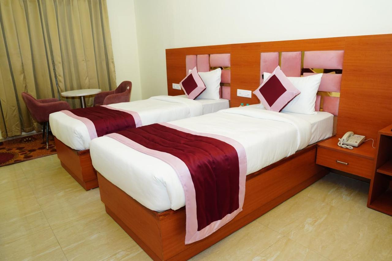 Twin Towers Bed & Breakfast Greater Noida Exterior photo