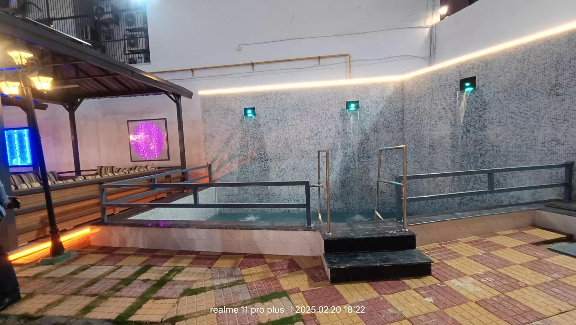 Twin Towers Bed & Breakfast Greater Noida Exterior photo